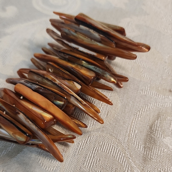 VINTAGE 70s Mother of Pearl Shell Bracelet – Tan Blush Stretch Boho Style - Picture 2 of 12